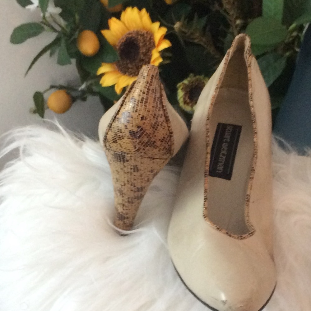 Cream with snake color. 3 inches by Weitzman