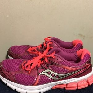 Saucony tennis shoes.