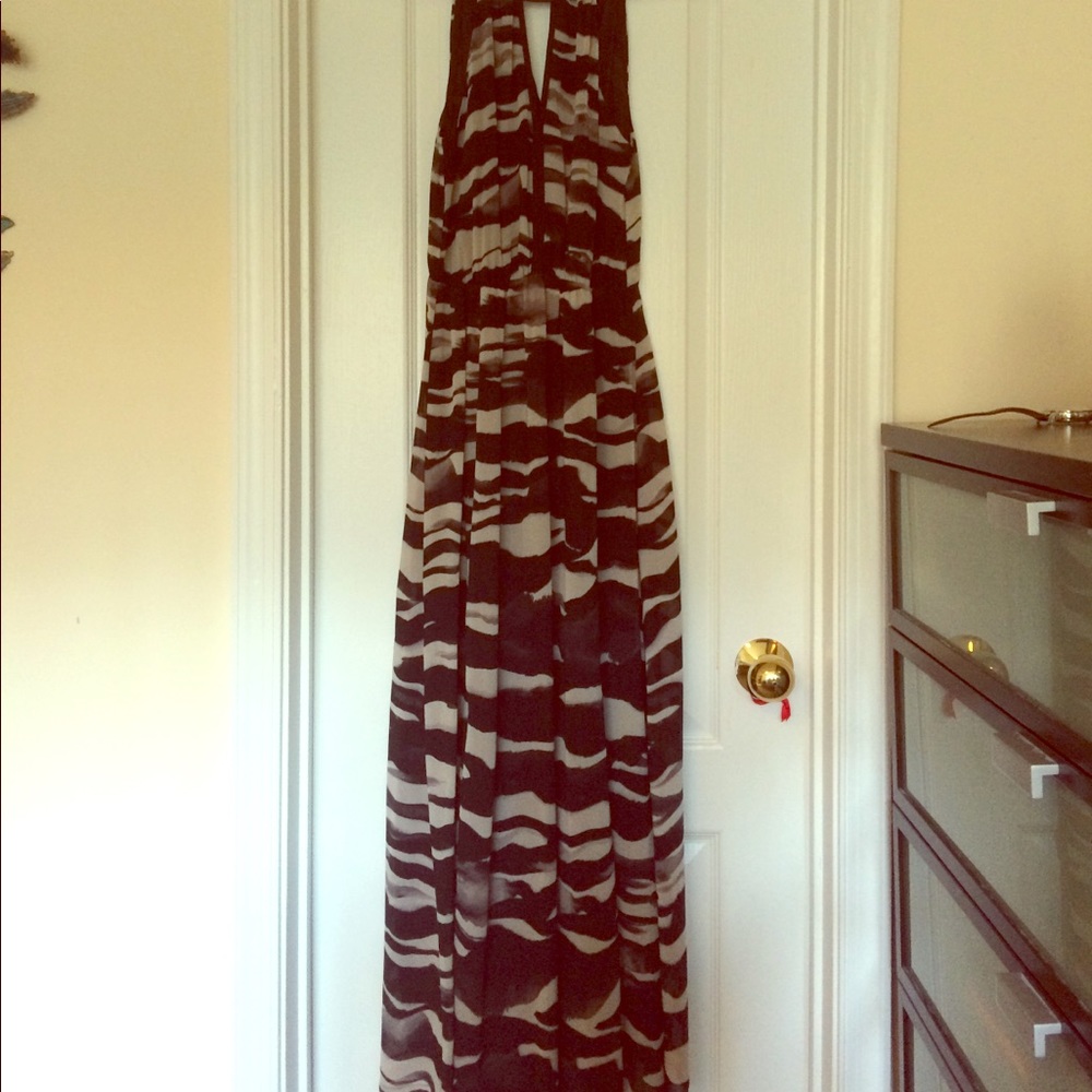 Black and white patterned dress