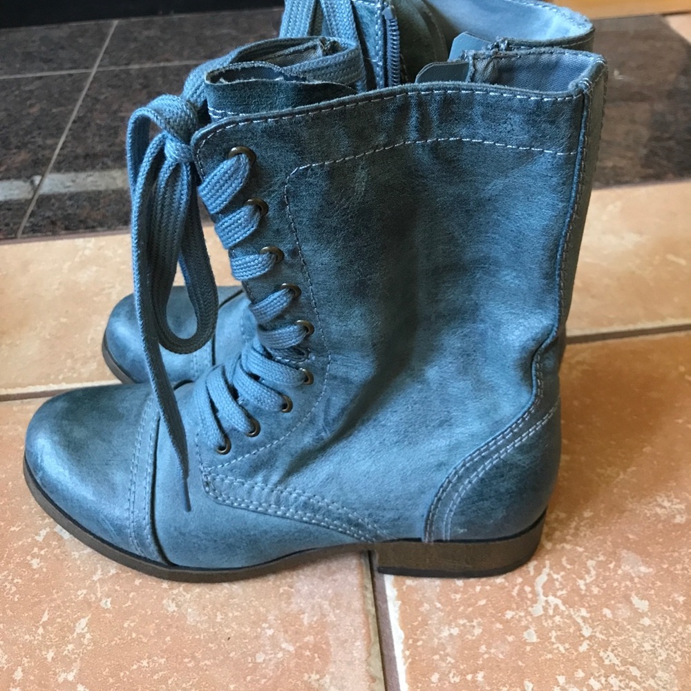 Size 6 blue combat boots