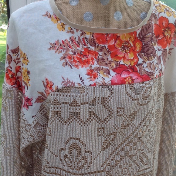 Linen and Lace top - Picture 2 of 5