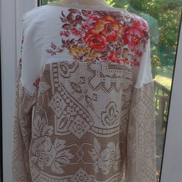 Linen and Lace top - Picture 3 of 5