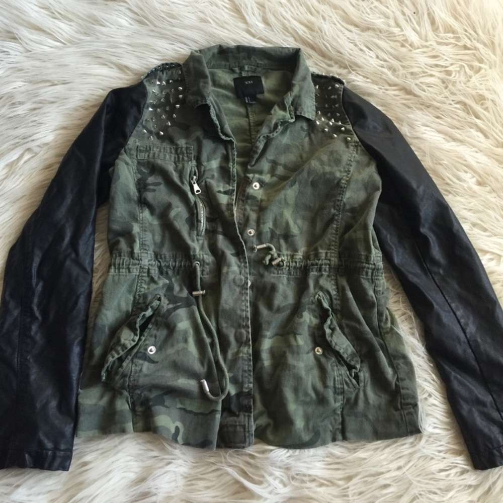 SALE 🌙 army green studded utility jacket