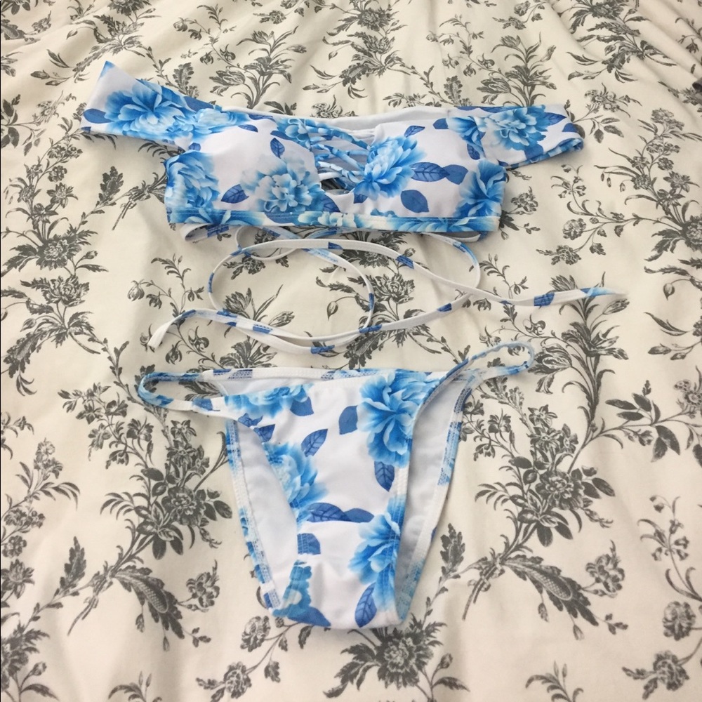 Off the shoulder bikini