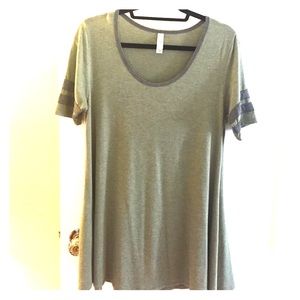 LuLaRoe Perfect Tee S