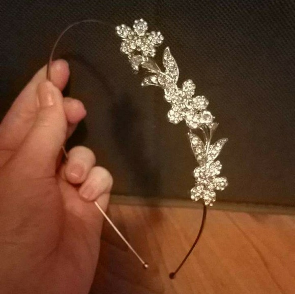 Silver Flower Headband - Picture 2 of 2