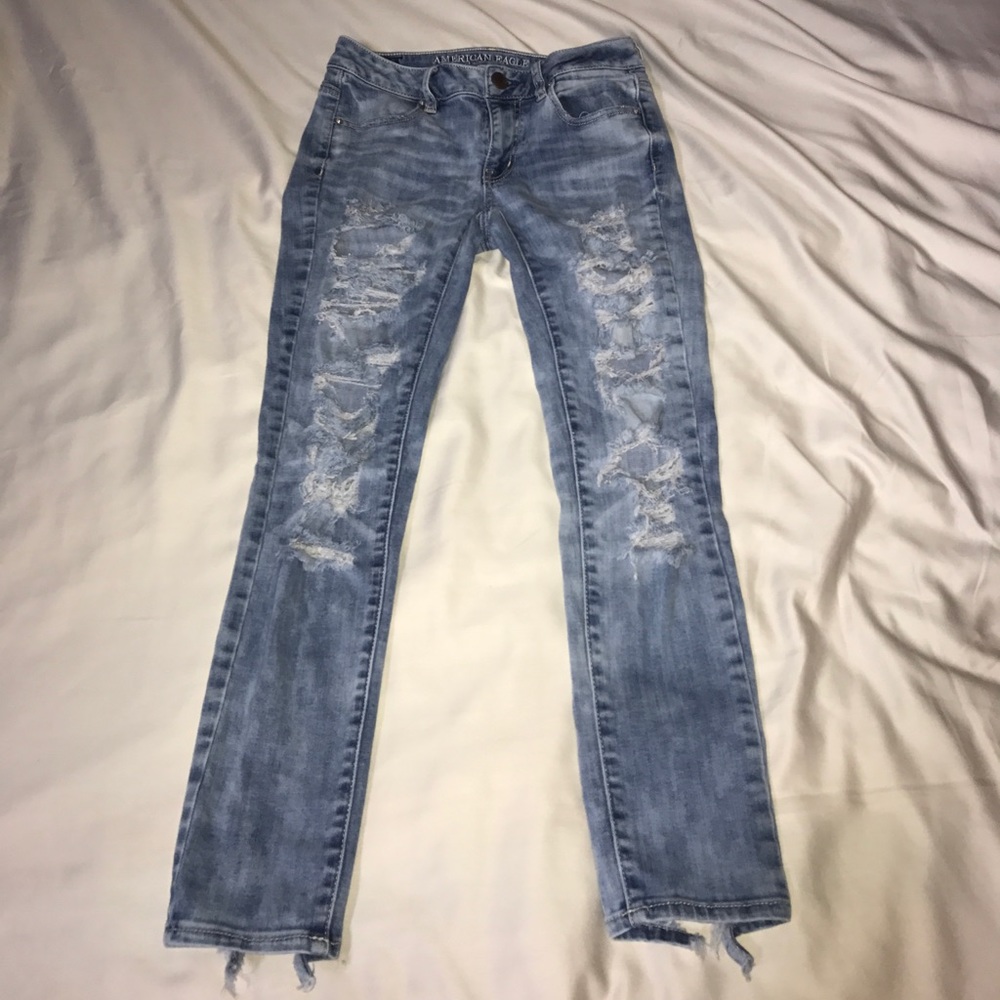 American Eagle 🦅 distressed skinnies