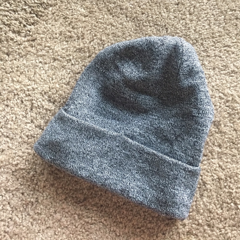 H&M beanie black and white and gray