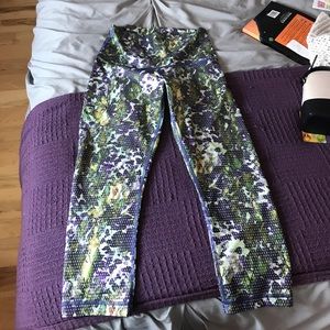 Lulu cropped leggings