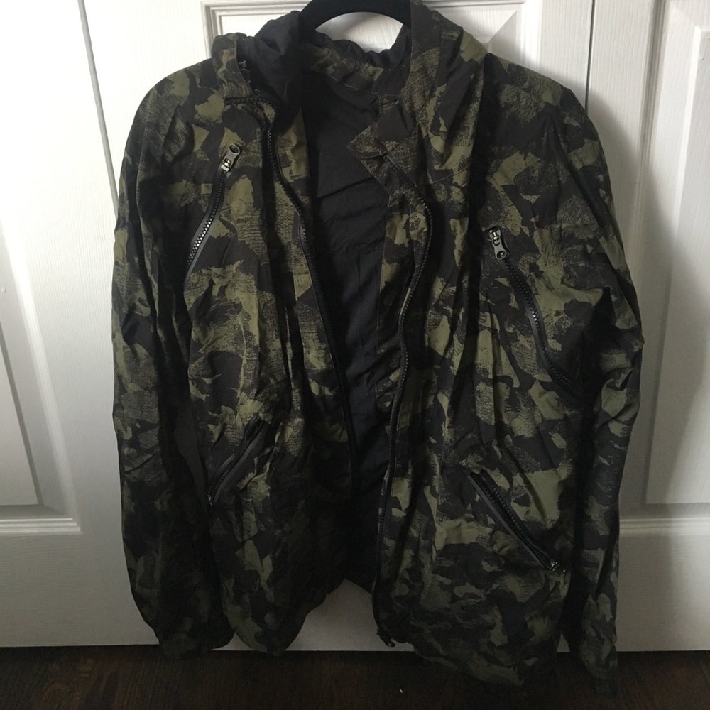 Lululemon camo windbreaker