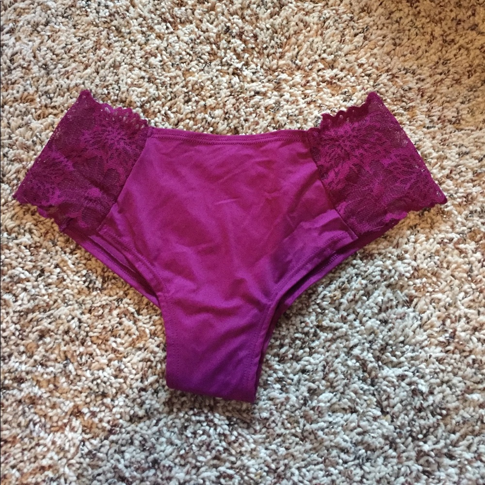 VS PINK Maroon Cheeksters