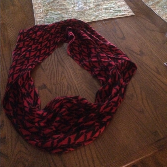 Circular scarf - Picture 2 of 2