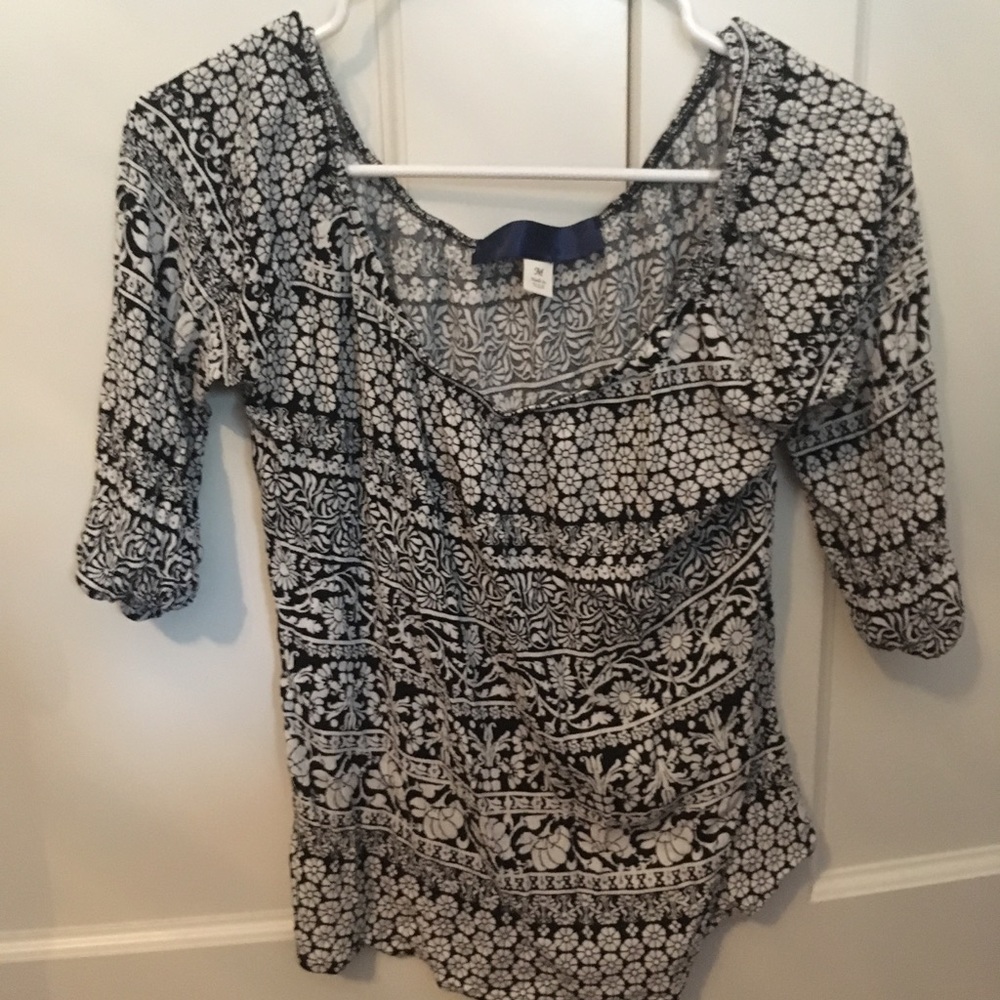 Scoop neck Shirt