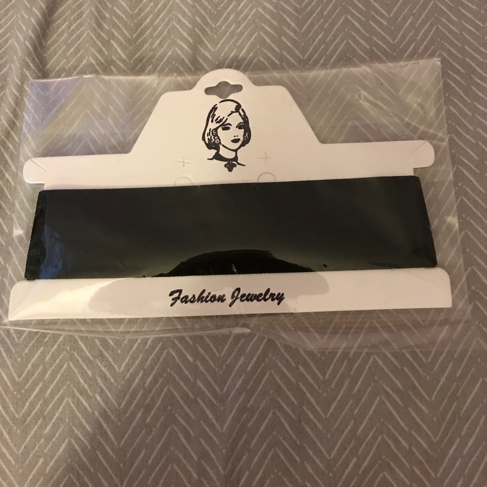 Black choker