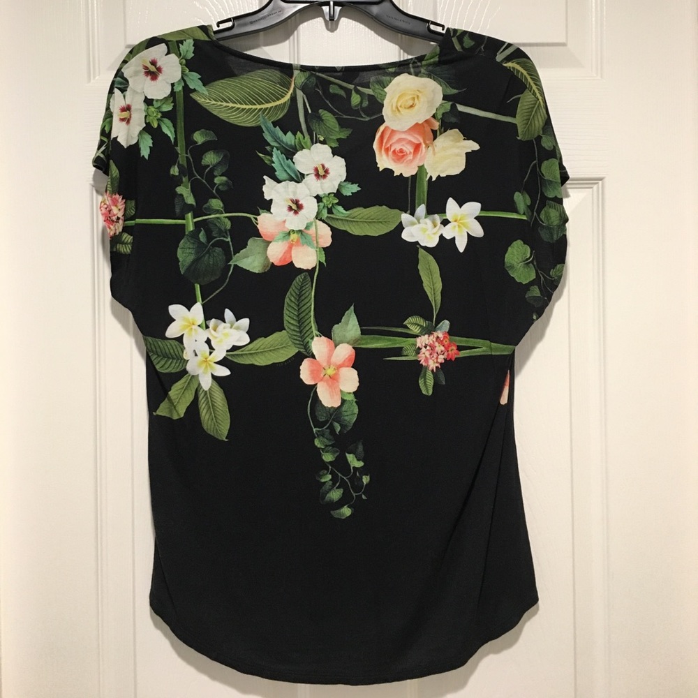 Ted Baker Secret Trellis V Neck Tee Black size 2