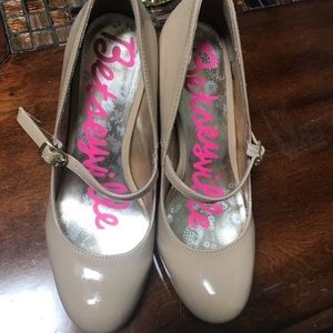 Betray johnson nude heels size 7