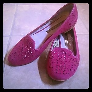 Hot pink flats ~ Spice up a boring outfit