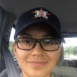 Meet your Posher, Claudia