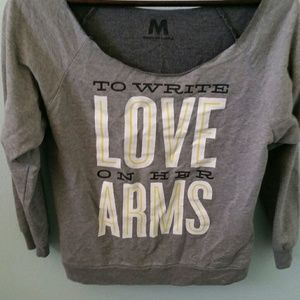 Scoop neck long sleeve