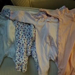 Lot of newborn sleepers.