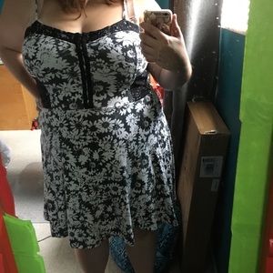 SUPER Soft, Cute Black and White Flower Dress