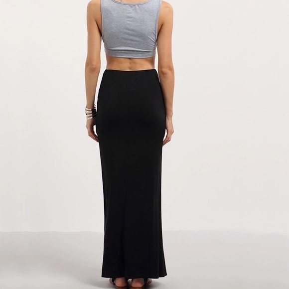✨Black Side Slit Viscose Fitted Maxi Skirt✨ - Picture 2 of 6