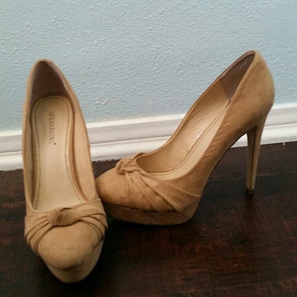 Tan Suede heels - Picture 1 of 1