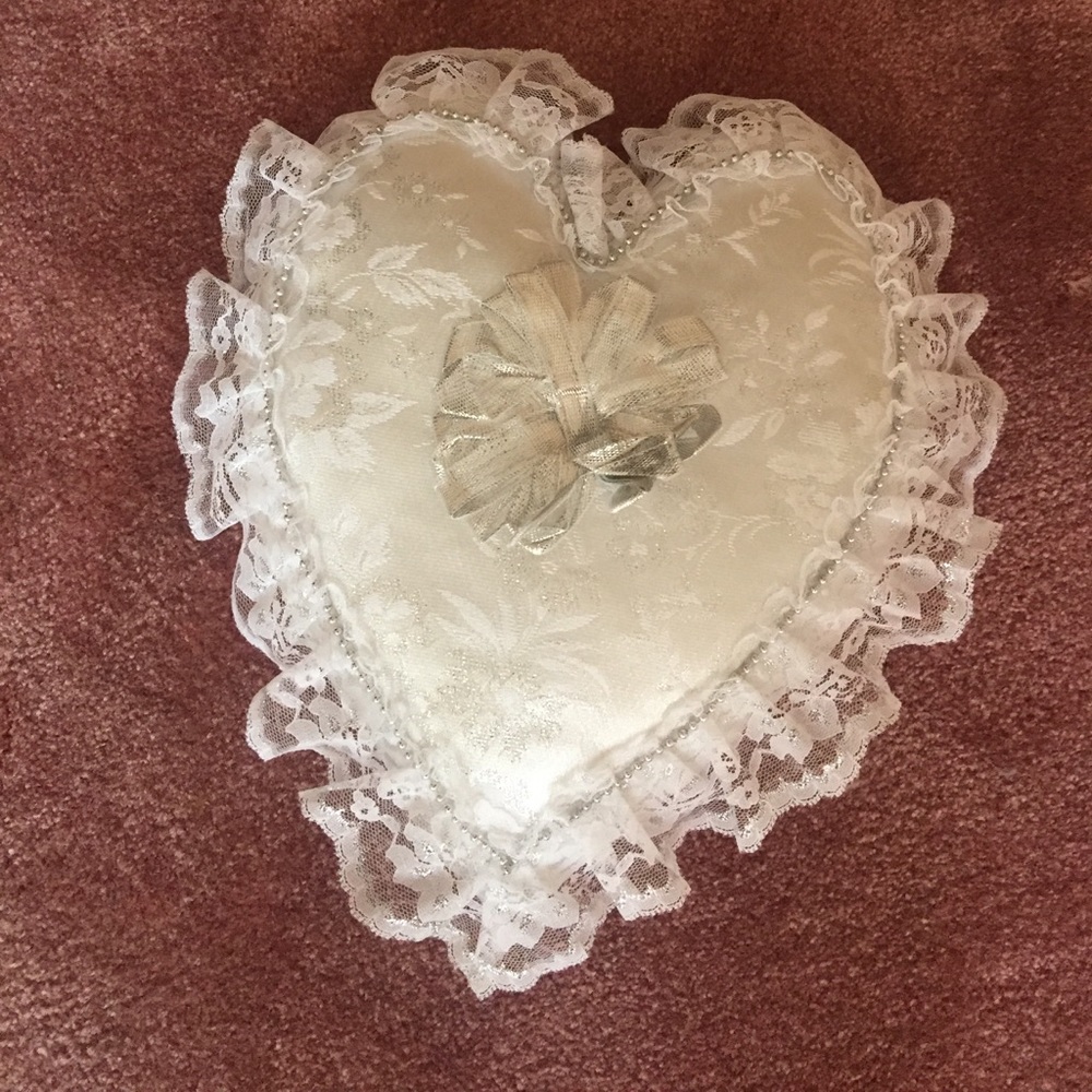 Tailor made pillow for ceremonies.