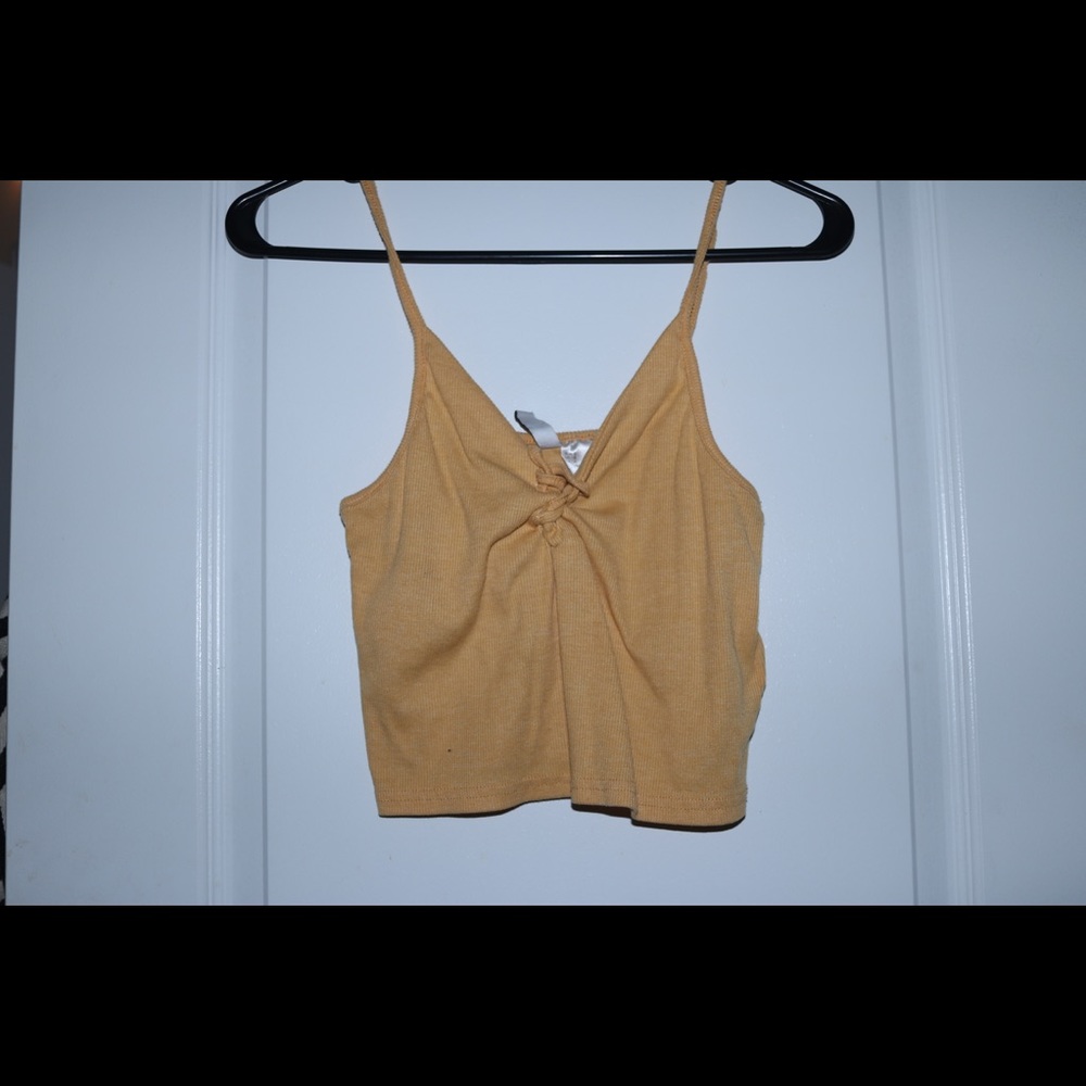 **Forever 21**💛💛 Crop Tank Top 💛💛 CUTE