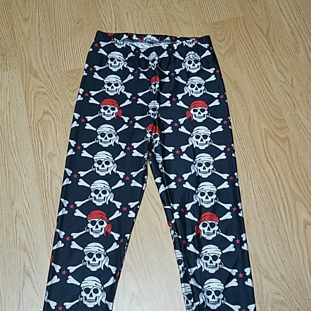 1 HOUR SALE Black Pirate Skull Leggings Size Small