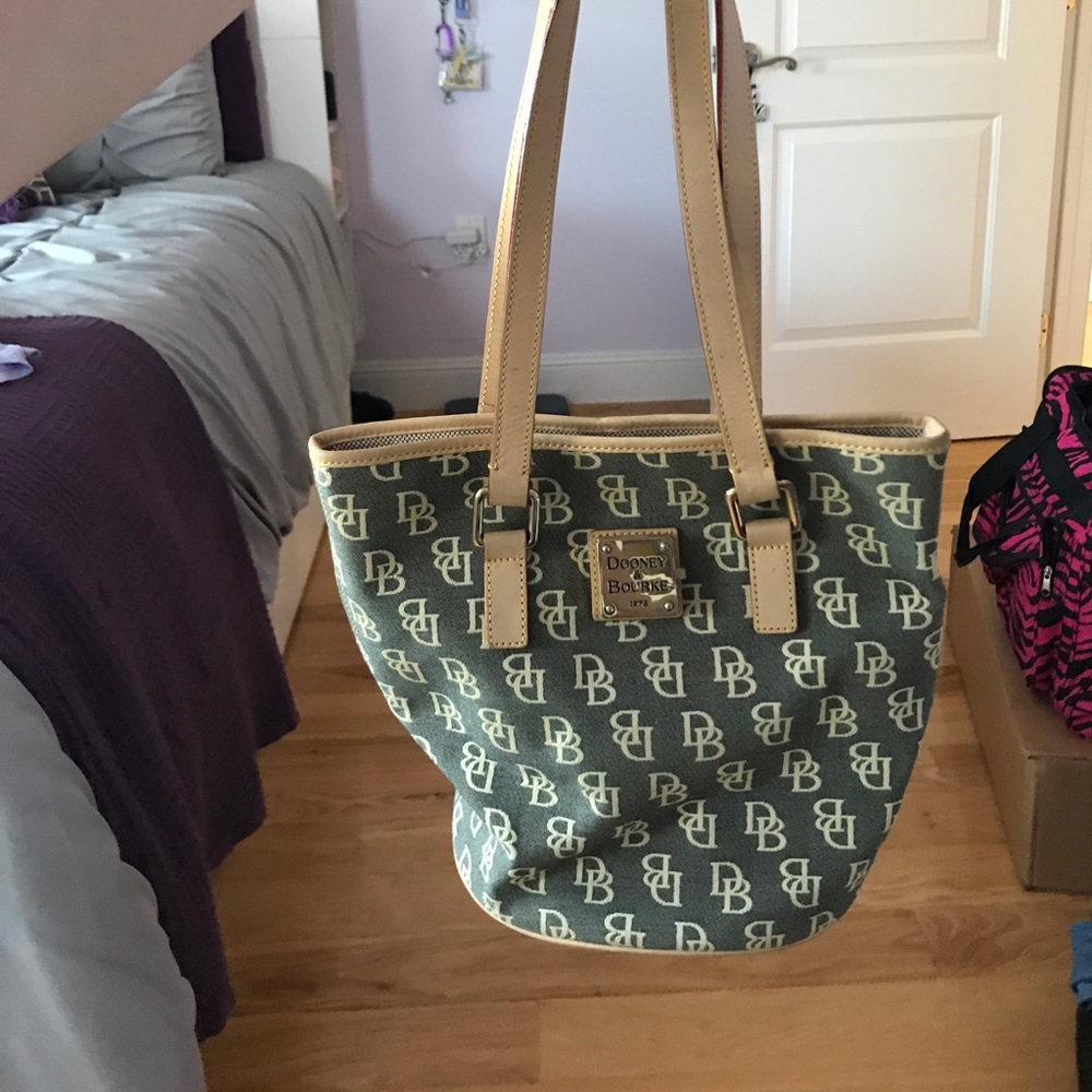Dooney & Bourke bucket purse!