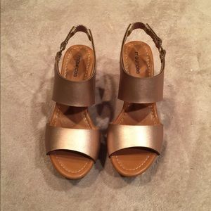 Rose Gold wedges. Sz 6