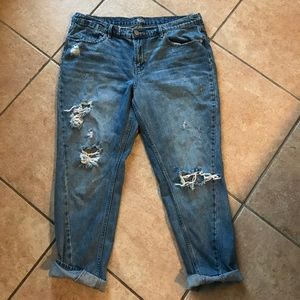 BDG distressed slim boyfriend