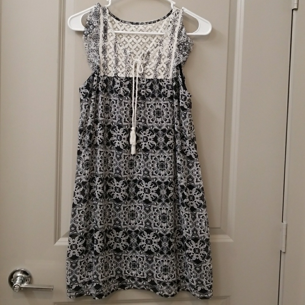 Black ans white floral dress