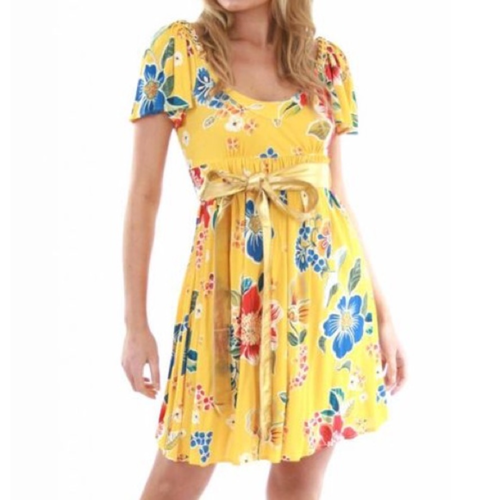 BLOW OUT SALE Floral D&G dress W/ leather belt! 🌼