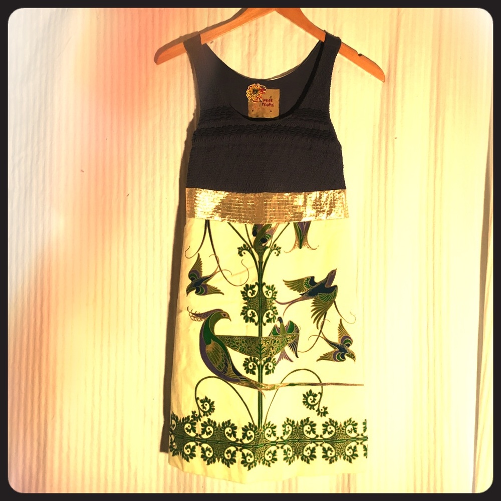 Peacock-tail dress 👗