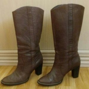Michael Kors Western style boot. Brown. Size 7.5M