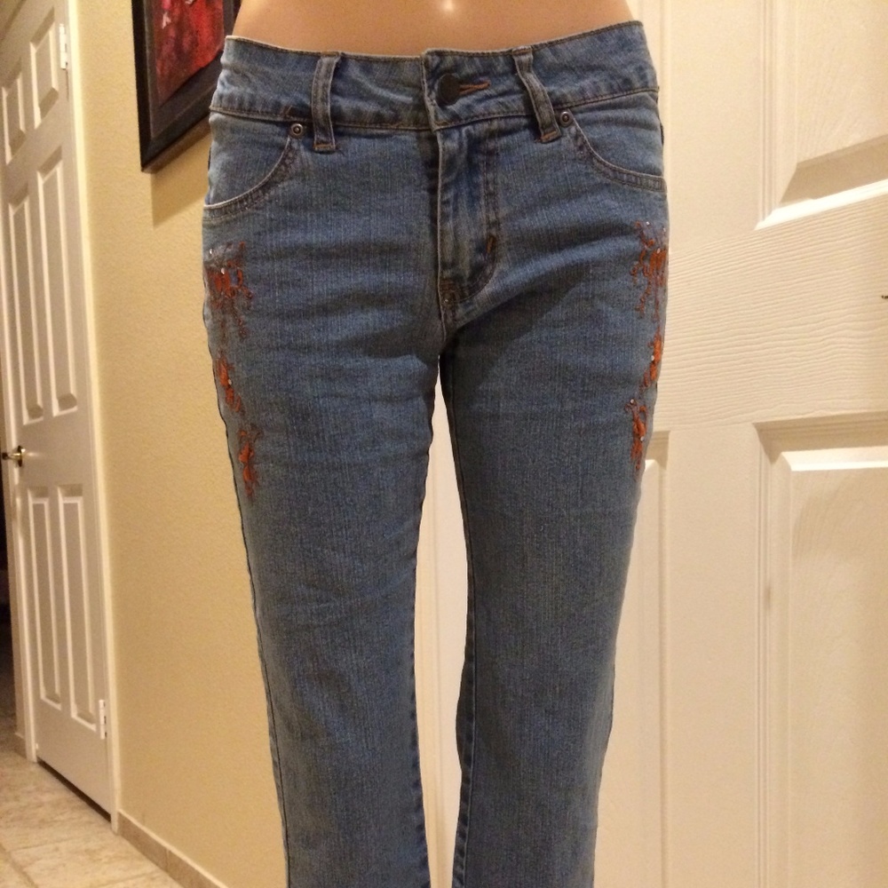 Junior's Size 7 Cropped Jeans