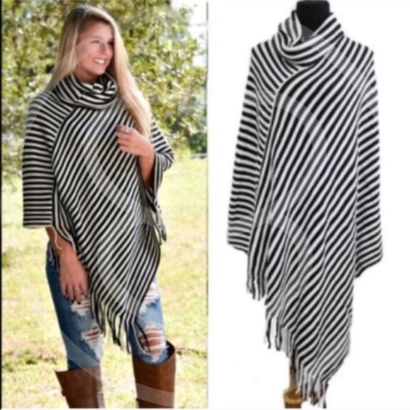 EMMALEE poncho - BLACK - Picture 2 of 5
