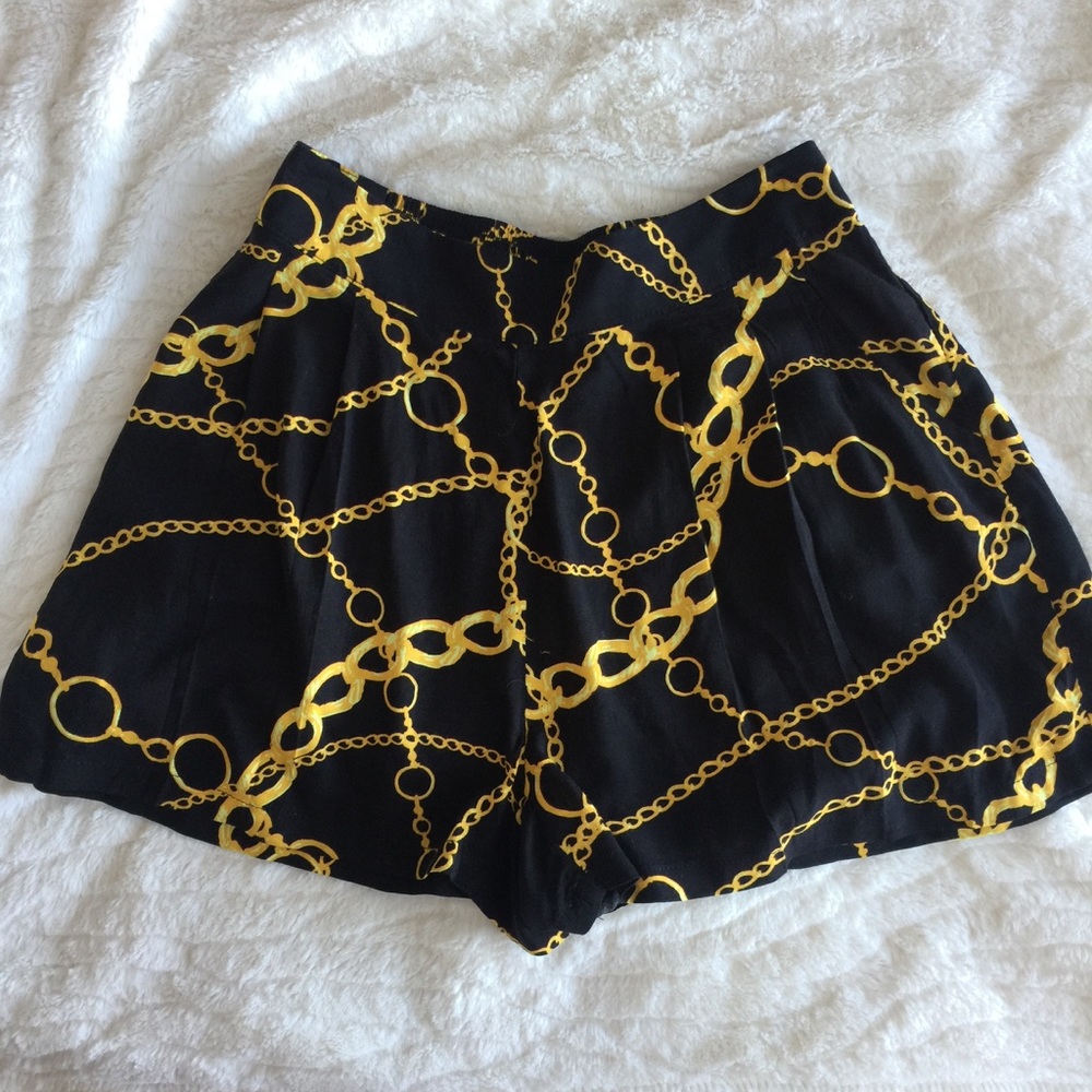 Black chain print shorts