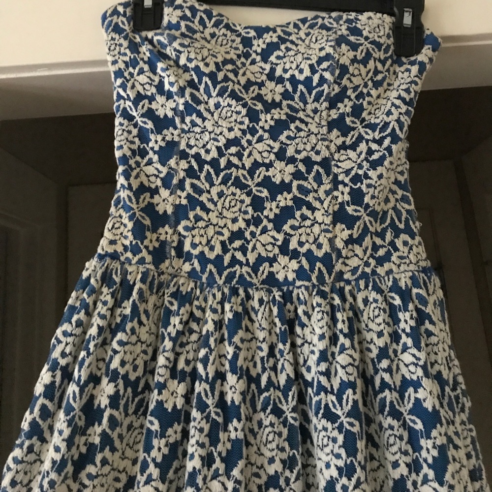 Sweetheart neck lace dress