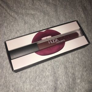Huda Beauty Vixen Matte Lipstick