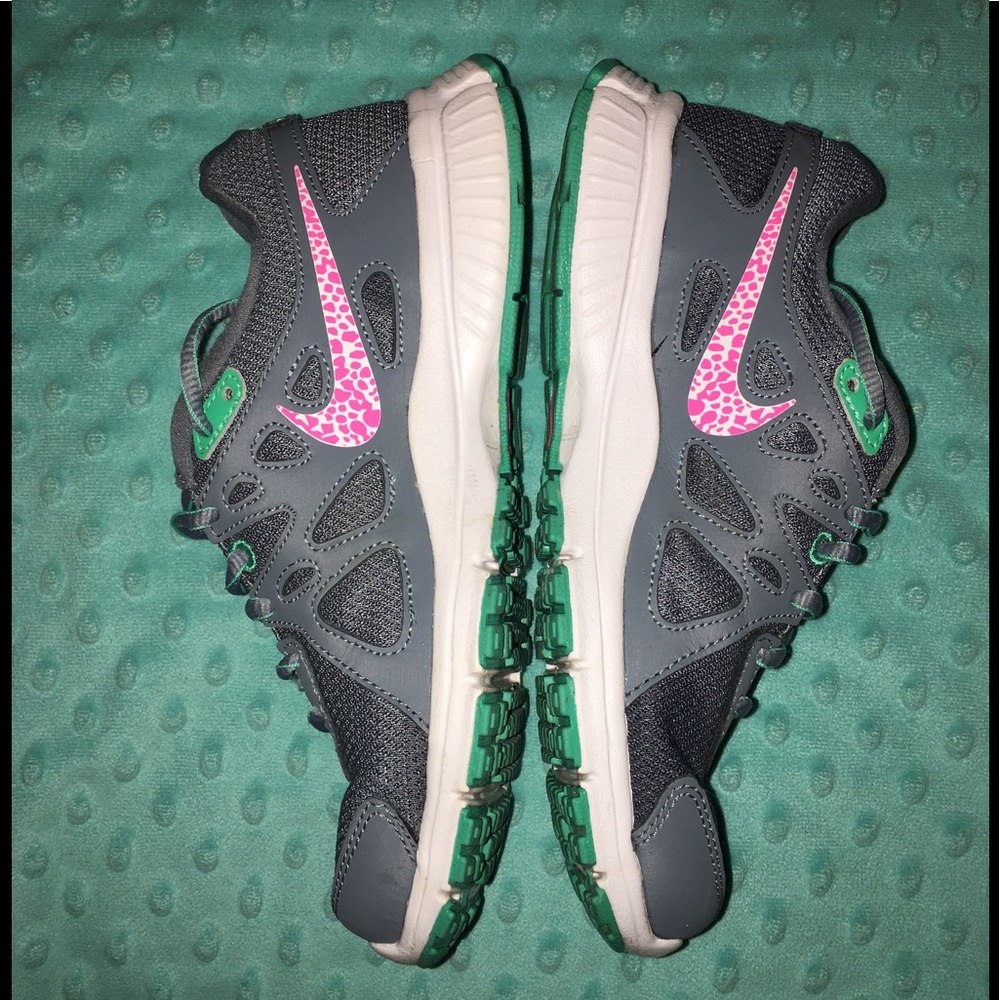 NIKE REVOLUTION 2 RUNNING/TRAINING SHOES