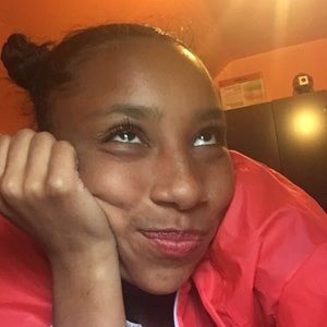 Meet your Posher, Nia