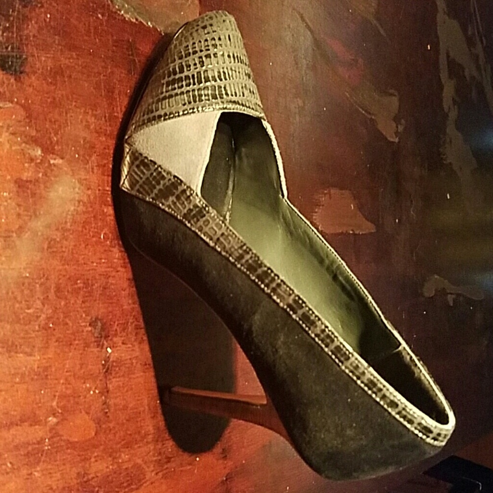 Gorgeous black and gray patterned WHBM heels