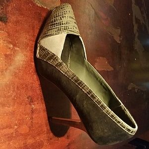 Gorgeous black and gray patterned WHBM heels