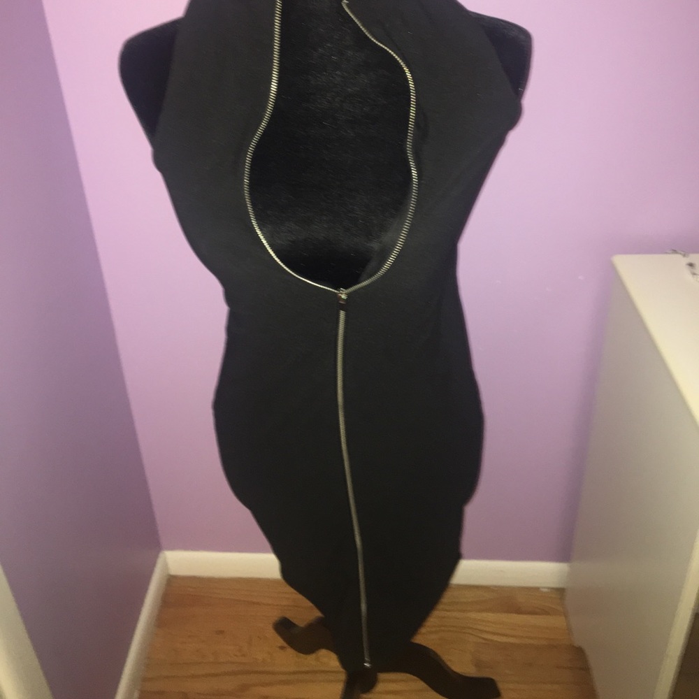 Slim black dress with a gold zipper
