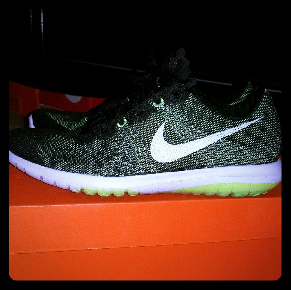 Nike Fury Running Shoe 3.99 SHIPPING!!