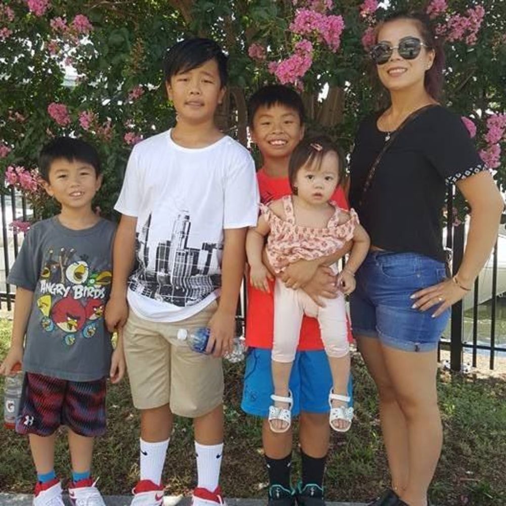 Meet your Posher, Lara