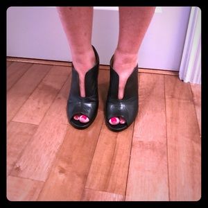 Women's 8.5M Nine West 3"heels peep toe